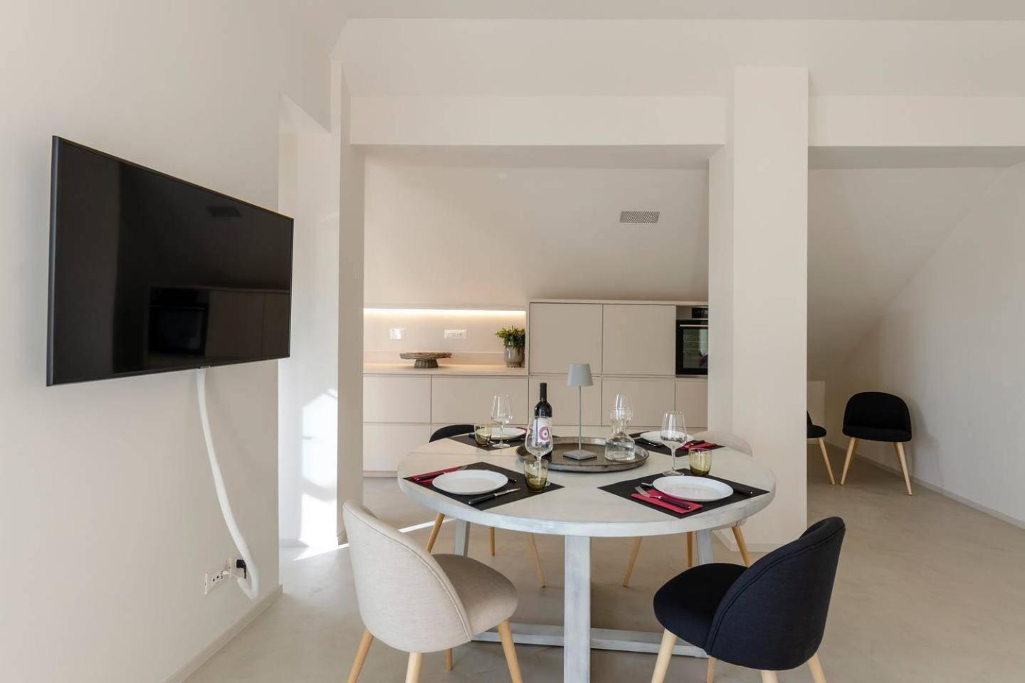 Appartamento Joivy Exclusive Flat For 8, With Stunning City And Seaview