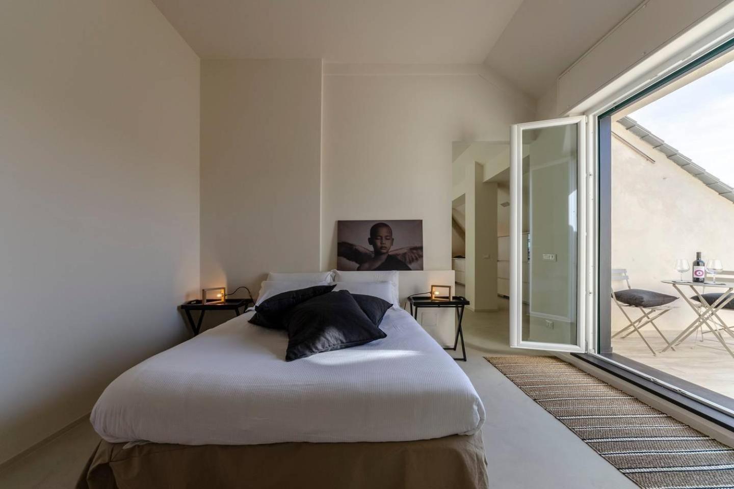 Appartamento Joivy Exclusive Flat For 8, With Stunning City And Seaview
