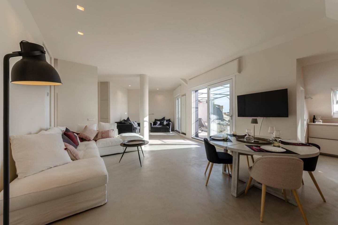Joivy Exclusive Flat For 8, With Stunning City And Seaview Genova