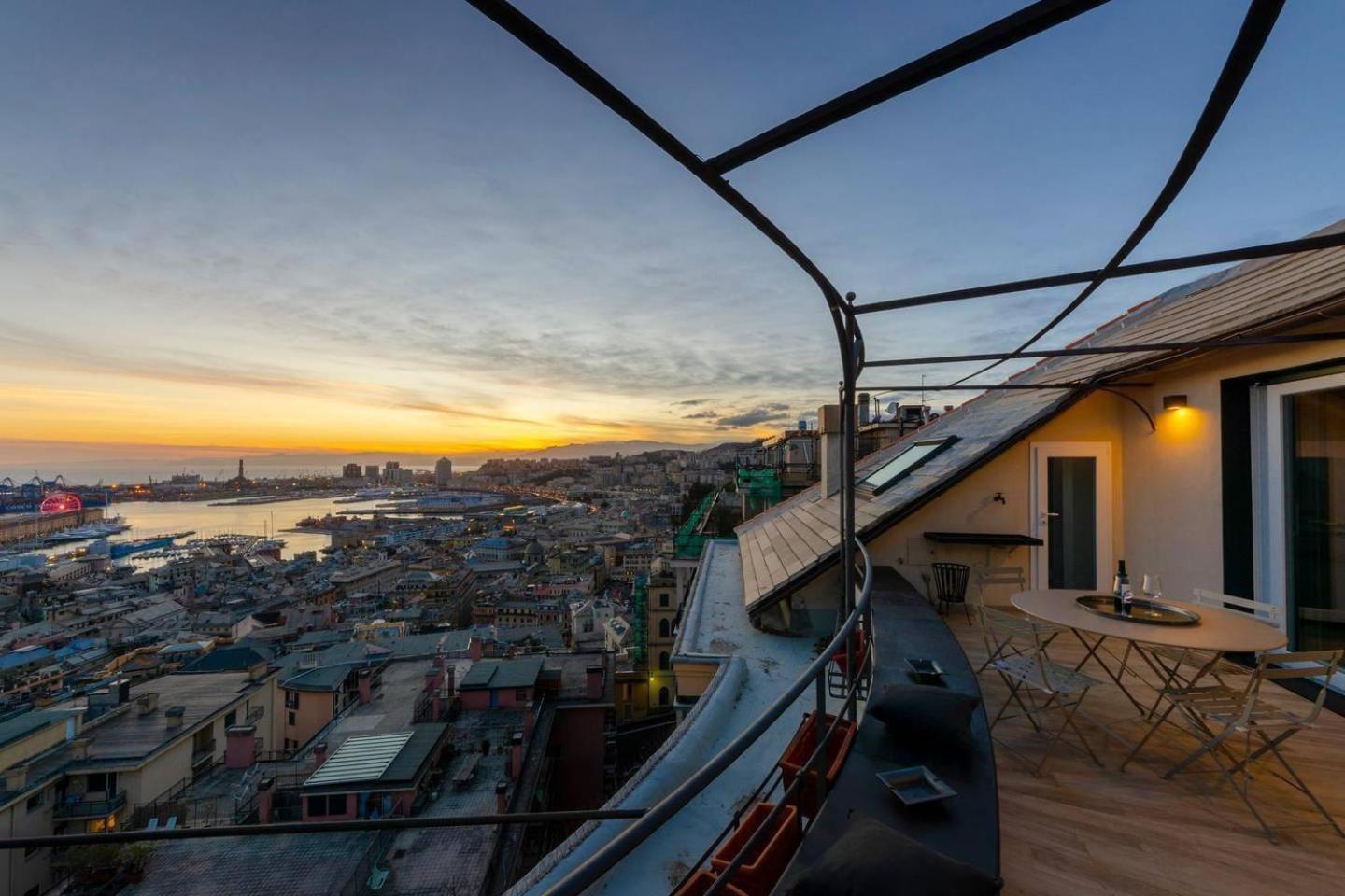 Joivy Exclusive Flat For 8, With Stunning City And Seaview Genova