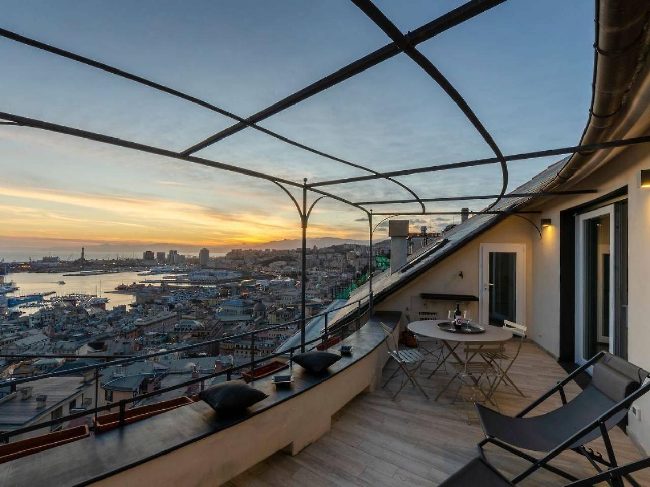 Apartment Joivy Exclusive Flat For 8, With Stunning City And Seaview